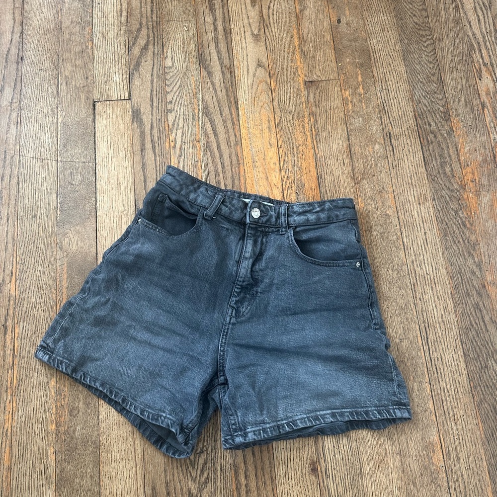 ZARA Size 4 women’s black denim shorts